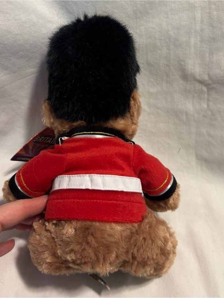 Plush Teddy Bear In British Guard Uniform obraz 4