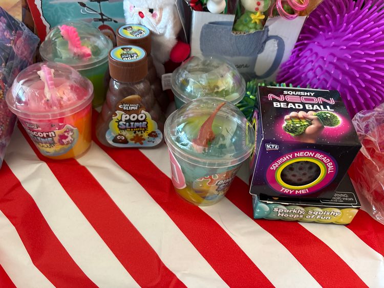 TOYS 