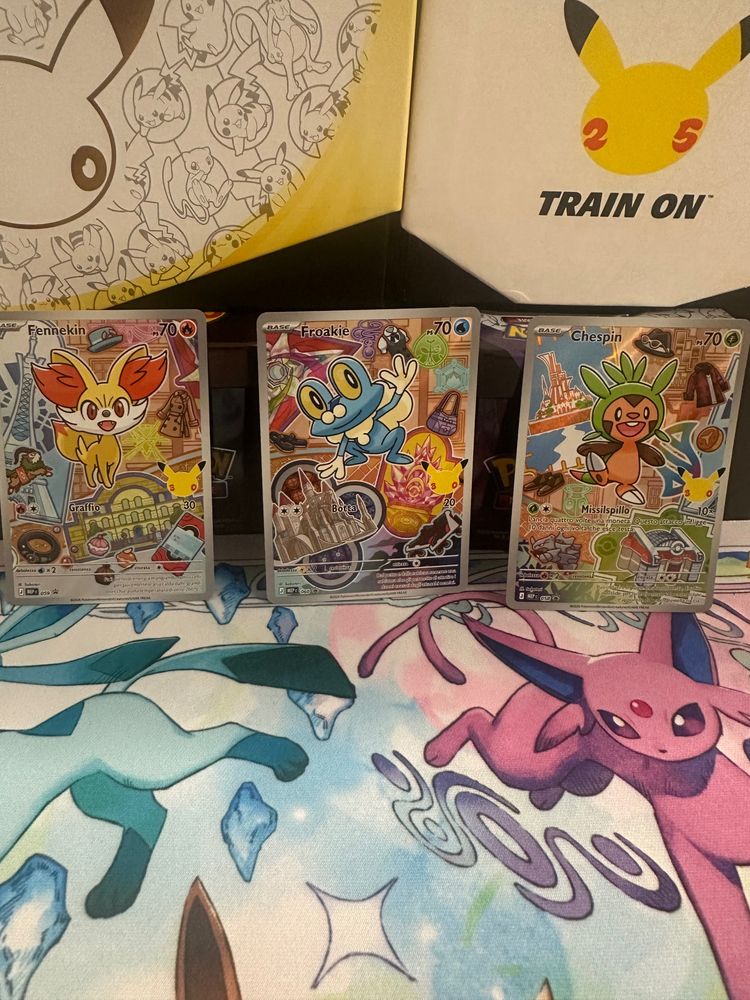 ✨ Fennekin • Froakie • Chespin – Illustration Rare – 30° Anniversario 🇮🇹 image 1