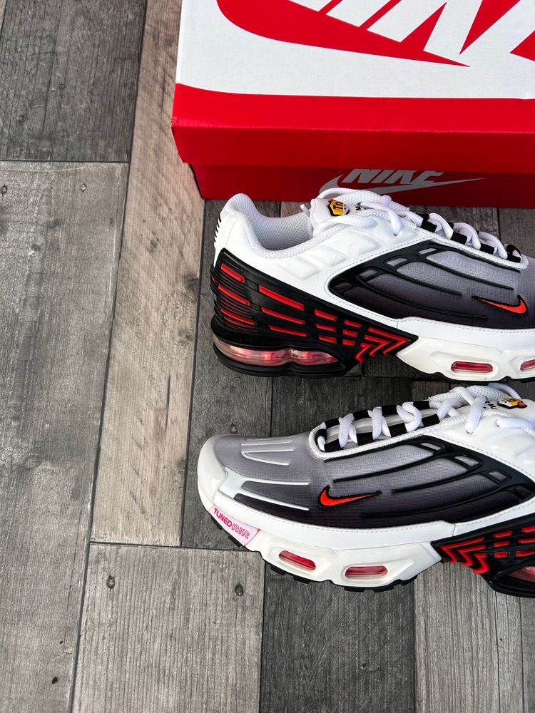Immagine di Nike Air Max Plus TN Tuned 3 Trainers ‘White Grey Safety Orange’ - Size UK 8.5  4