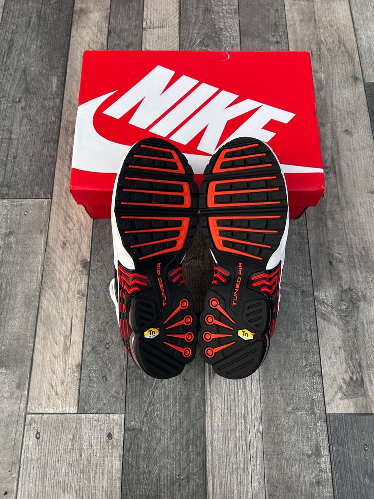 Immagine di Nike Air Max Plus TN Tuned 3 Trainers ‘White Grey Safety Orange’ - Size UK 8.5  9