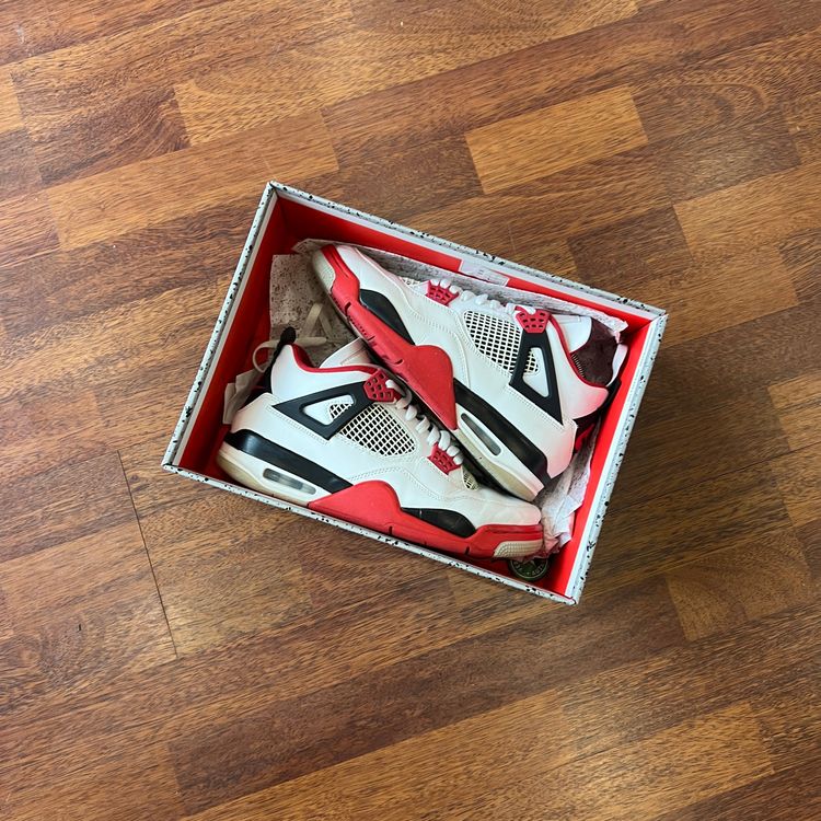 Jordan 4 Retro Fire Red (2020) Taglia 42.5 (Usate)