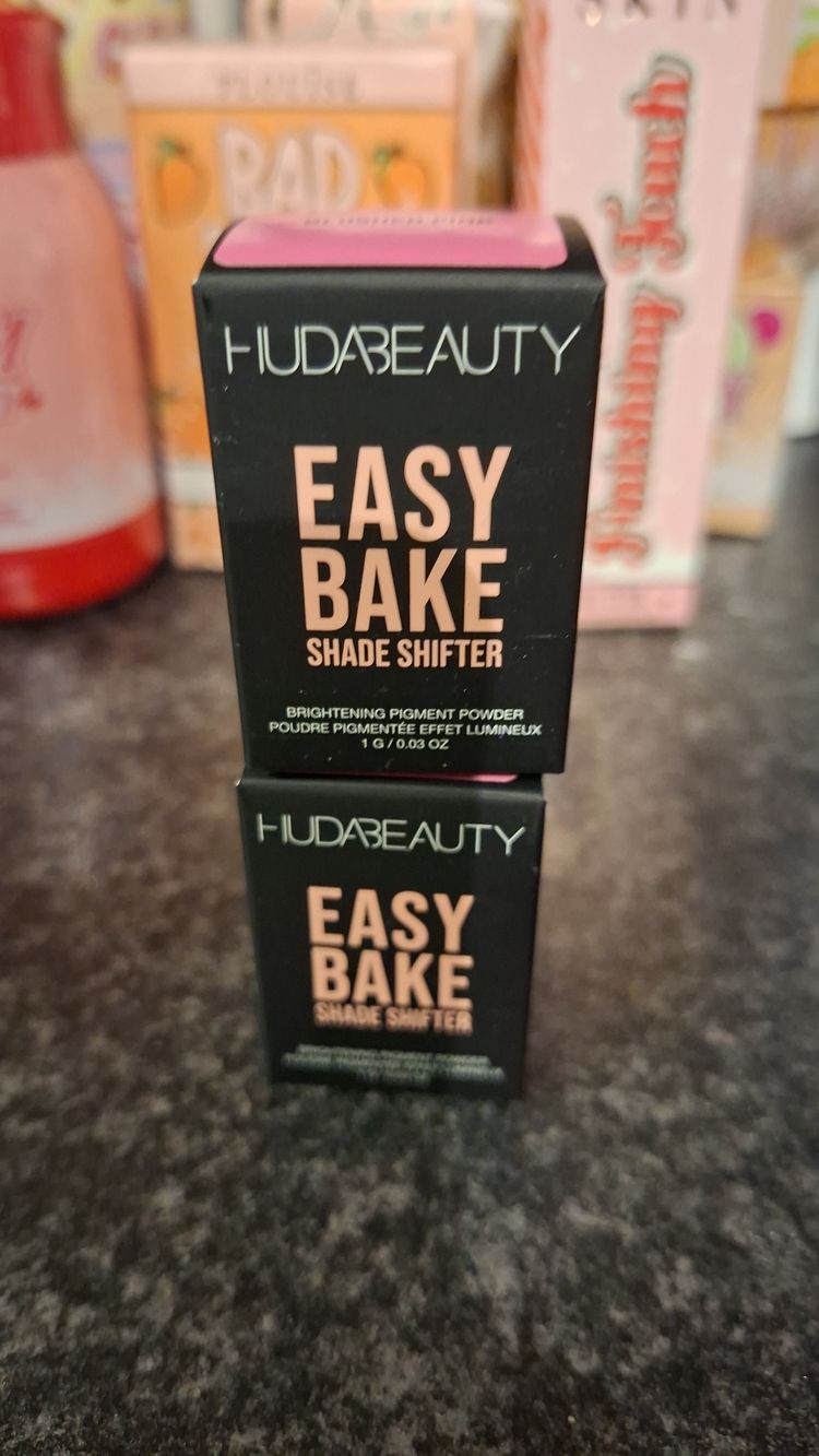 Huda Beauty Huda Beauty Easy Bake Shade Shifter Brightening Pigment Powder product image
