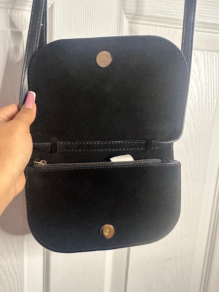 Immagine di Black Suede Crossbody Bag 2