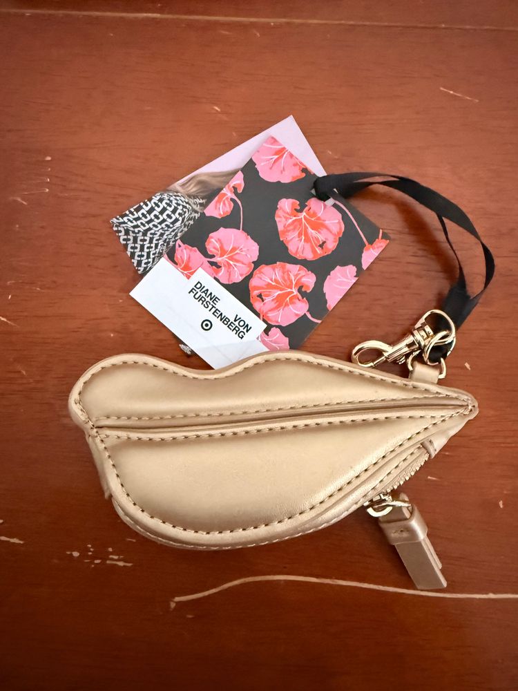 Diane von Furstenberg Diane von Furstenberg beige lip-shaped pouch with keychain product image