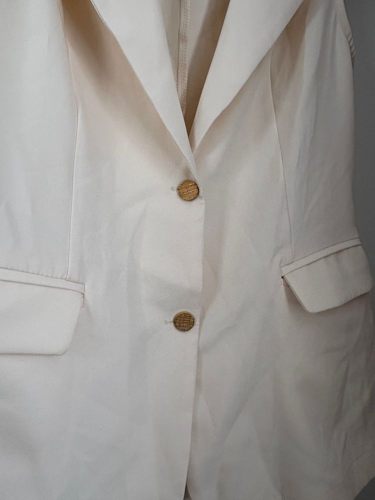 Cream Sleeveless Blazer Vest image 2