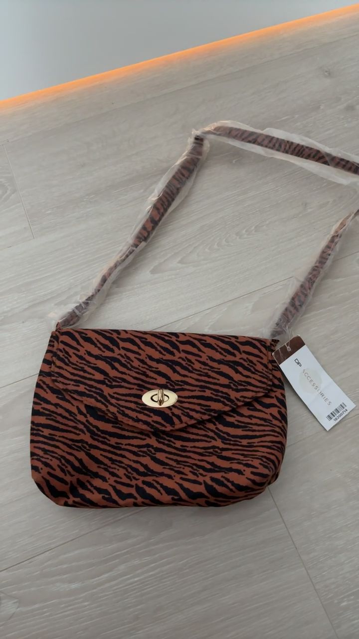 DP Accessories Crossbody Bag image 1
