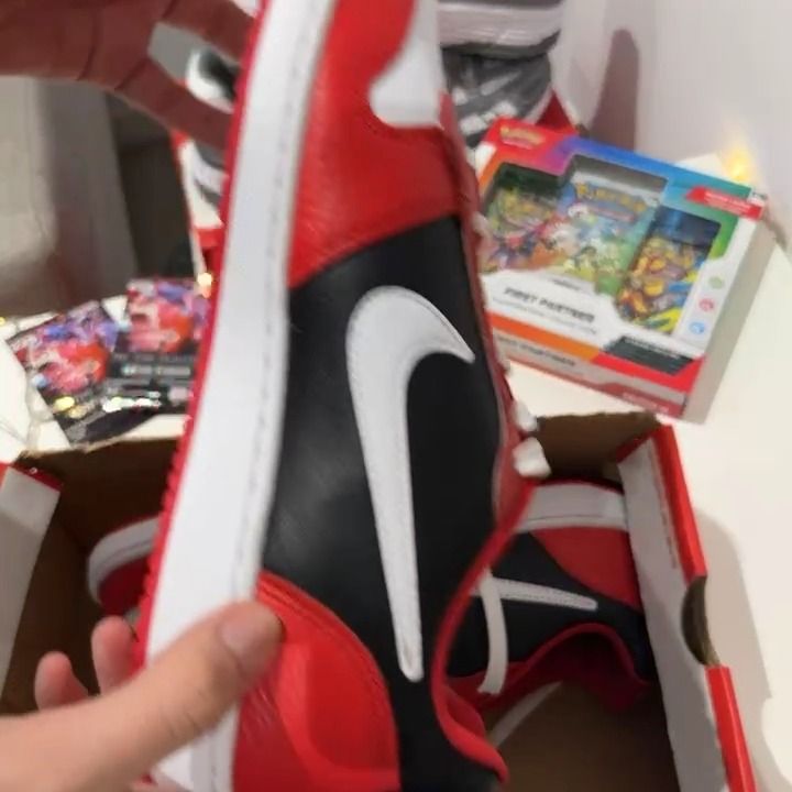 On Running SHOES AS SEEN ON SCREEN  product image