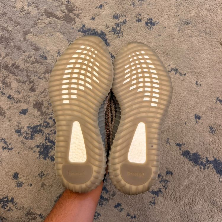 Yeezy Boost 350 V2 Beluga 43 image 2