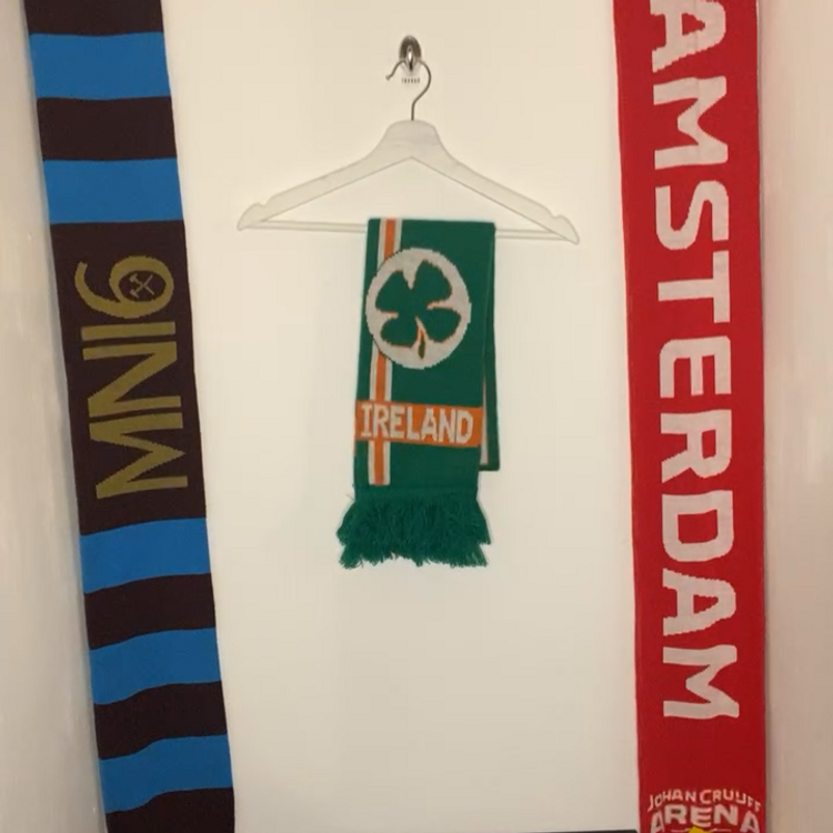 A Blonde and Her Bag Ireland scarf imagen del producto