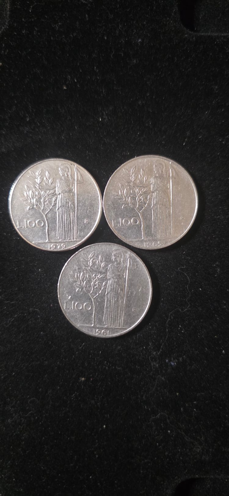 Set9). Italian 100 Lire Coins