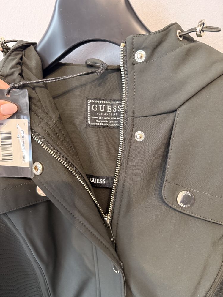 Damska kurtka guess parka 3