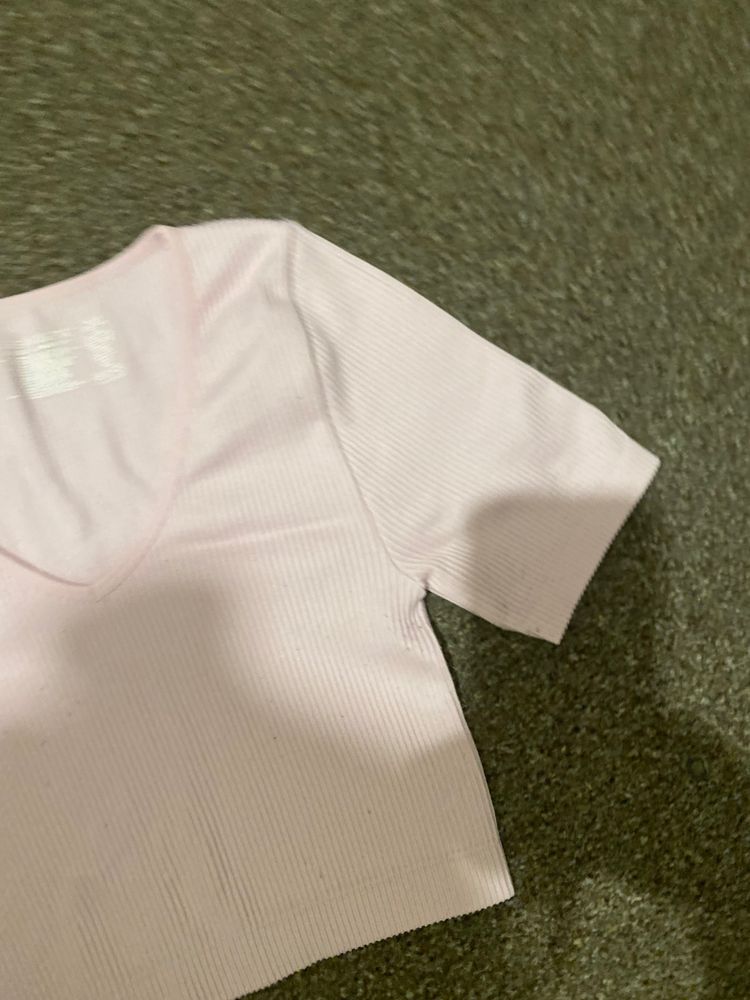 Immagine di Pink Ribbed V-Neck Crop Top 2