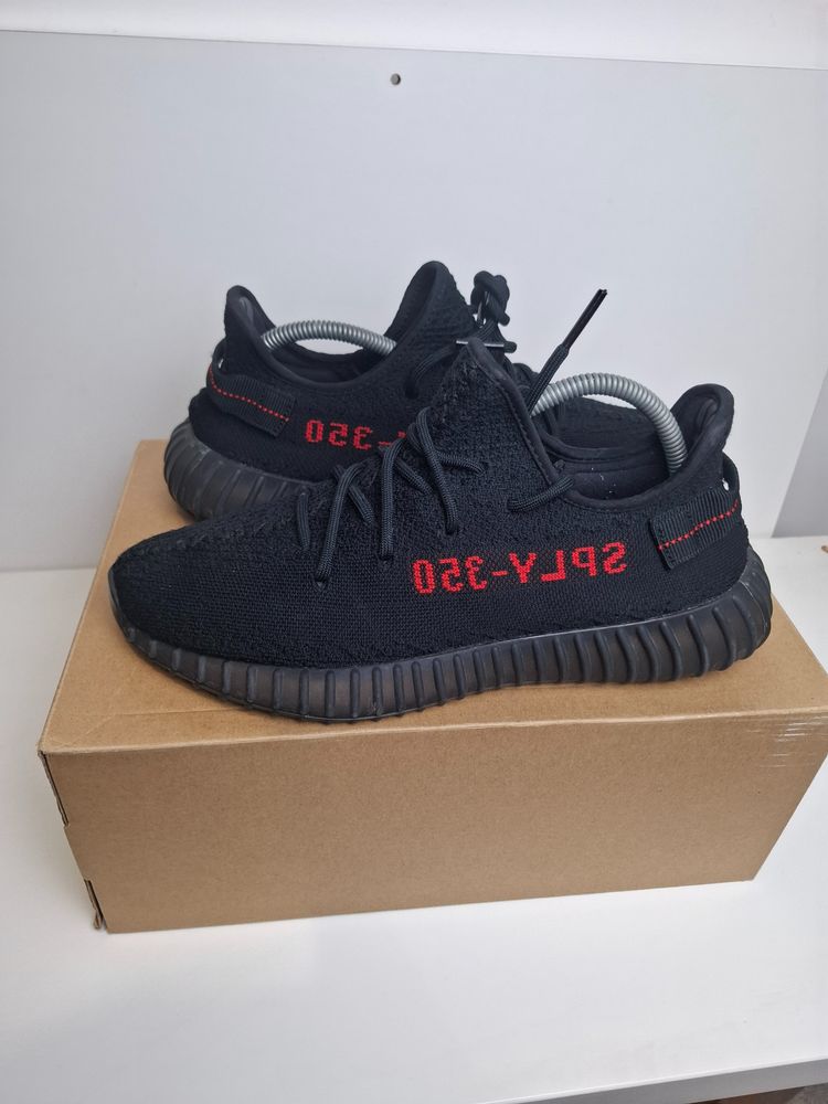 Adidas yeezy 350 black core uk 8 (worn og box)