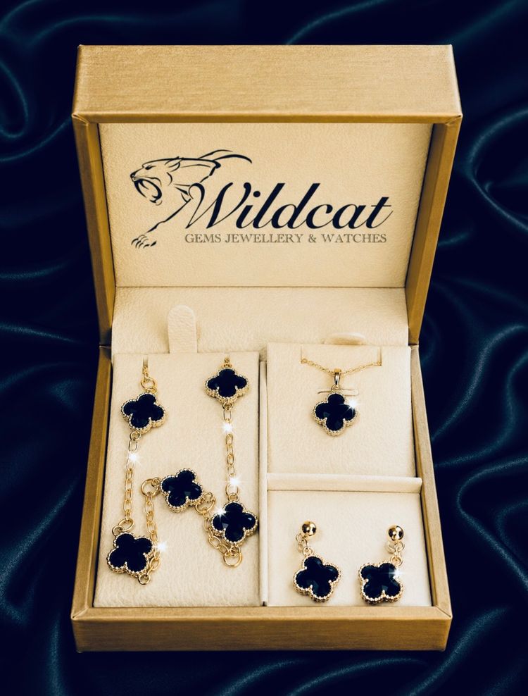 Silver-Tone Jewelry Set With Purple clover Motifs 1