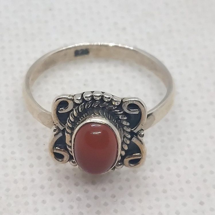 Silver Ring With Red Oval Stone imagen 1