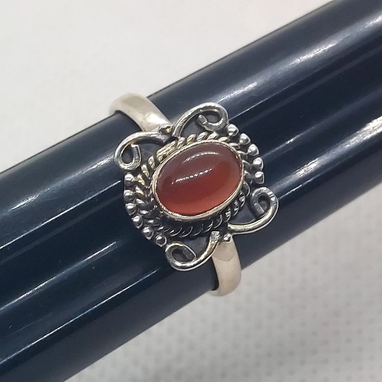 Silver Ring With Red Oval Stone imagen 3