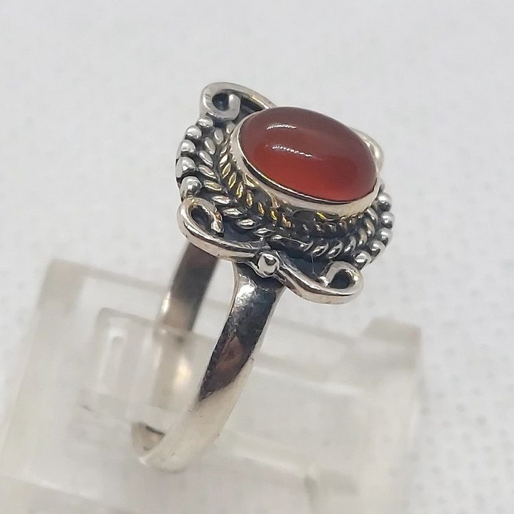 Silver Ring With Red Oval Stone imagen 2