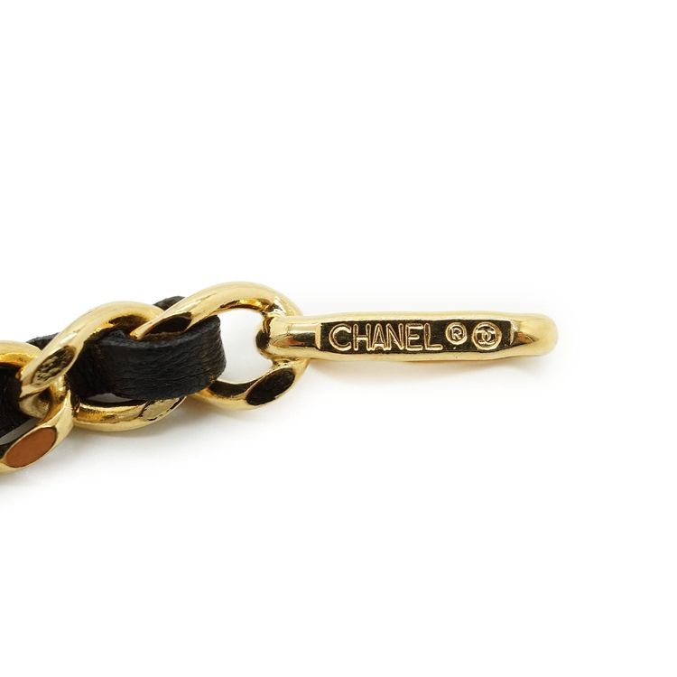 Cintura a catena Chanel vintage in metallo dorato con medaglione CC nero 1982 3