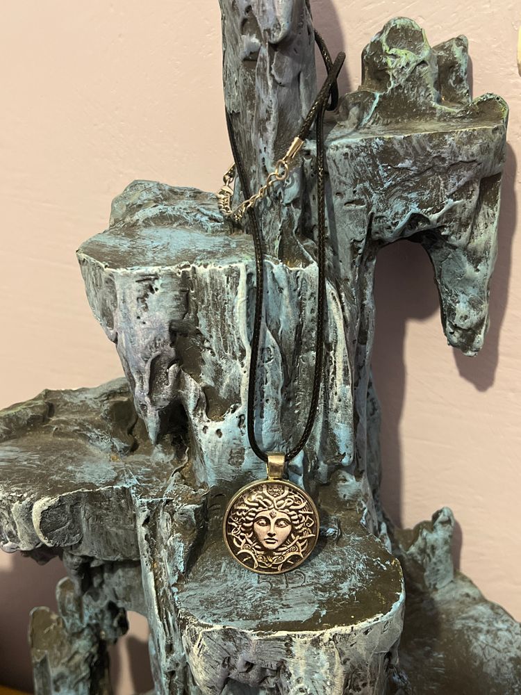 Medusa Pendant necklace brand new 
