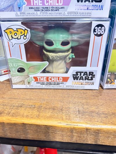 Star Wars The Mandalorian WITH PROTECTOR The Child Pop! Bobble-Head Figure