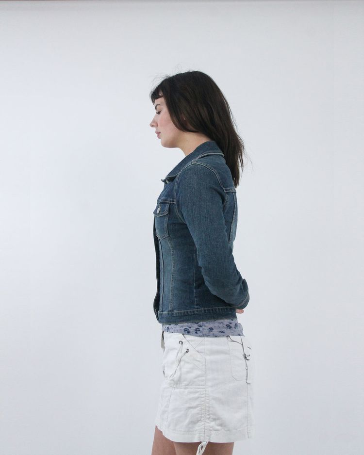 Immagine di gilmore girls | small dark blue old label forever 21 fitted denim jacket 4