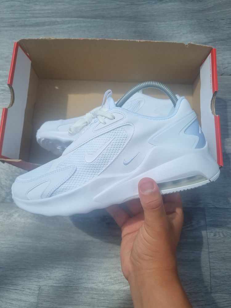 Nike Nike white sneakers product image