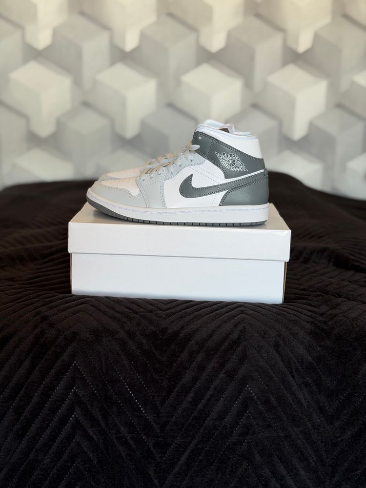 Wmns Air Jordan 1 Mid Sneakers szare grey fog  image 1