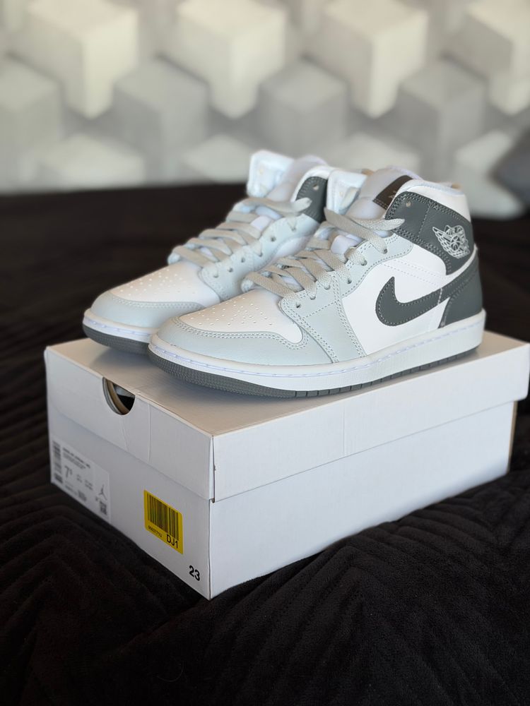 Wmns Air Jordan 1 Mid Sneakers szare grey fog  image 2