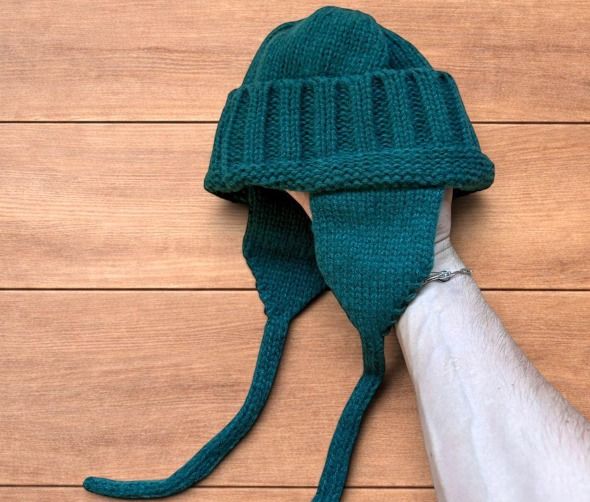 Knitted Green Winter Hat With Ear Flaps And Ties imagen 2