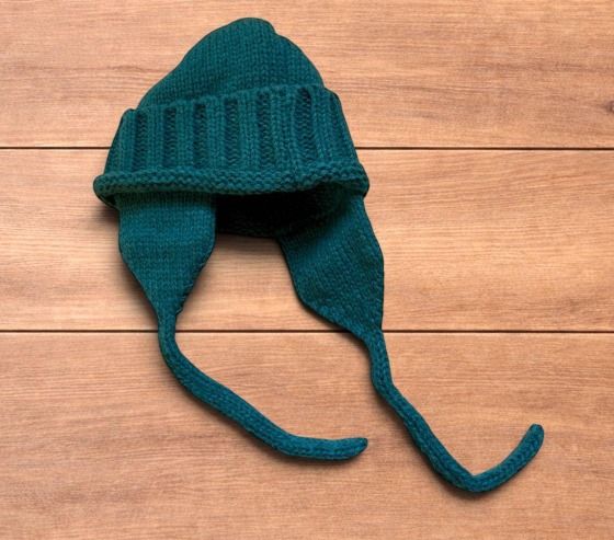 Knitted Green Winter Hat With Ear Flaps And Ties imagen 6