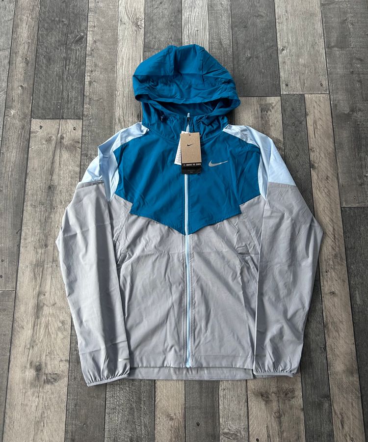 Nike Dri-Fit UV Reflective Packable Windrunner ‘Green Abyss’ - HV6521-301 - Size Small 