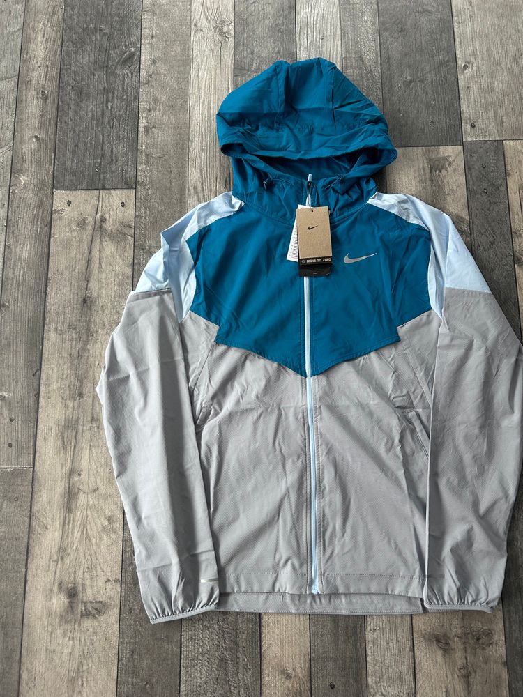 Nike Dri-Fit UV Reflective Packable Windrunner ‘Green Abyss’ - HV6521-301 - Size Small  2