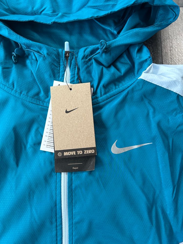 Nike Dri-Fit UV Reflective Packable Windrunner ‘Green Abyss’ - HV6521-301 - Size Small  3