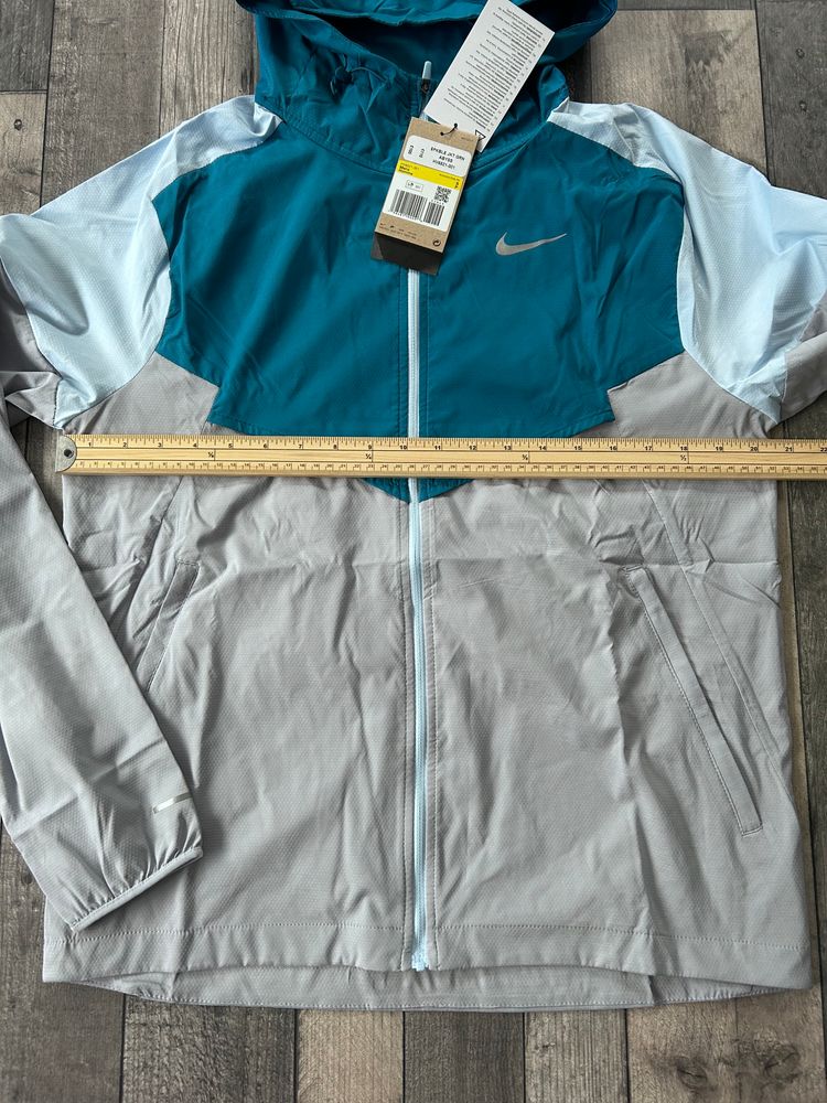 Nike Dri-Fit UV Reflective Packable Windrunner ‘Green Abyss’ - HV6521-301 - Size Small  5