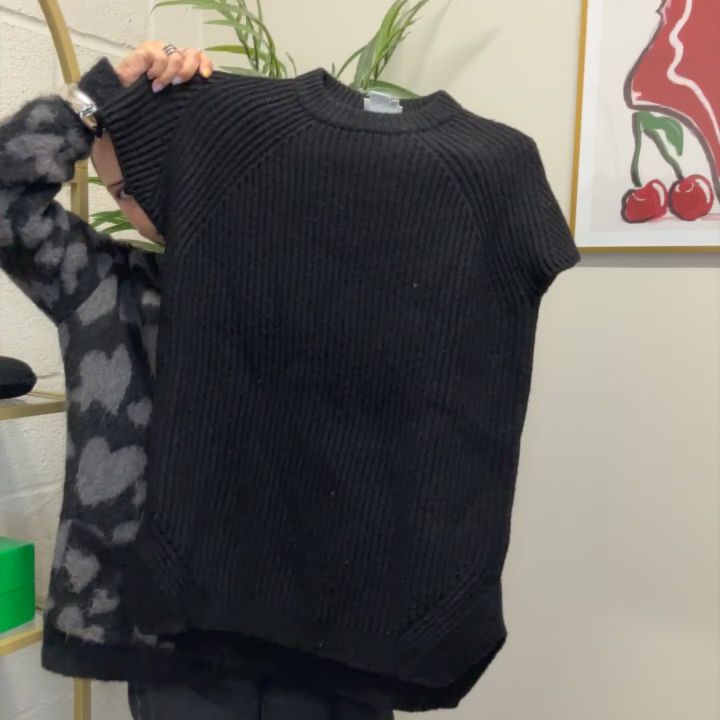 DKNY black knit t shirt  dkny size small 60% wool  product image