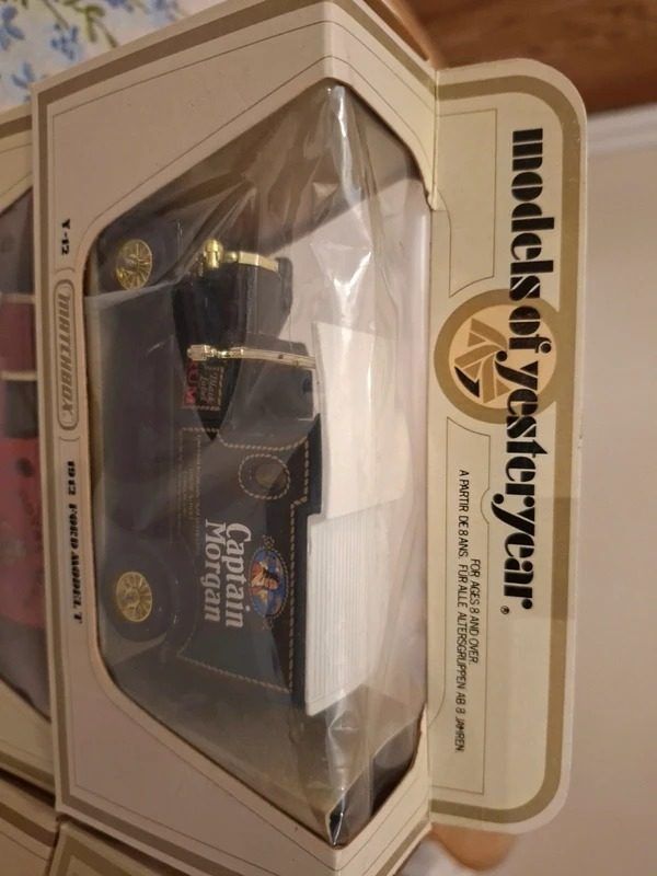 Models Of Yesteryear Die-Cast Model Cars Set image 1