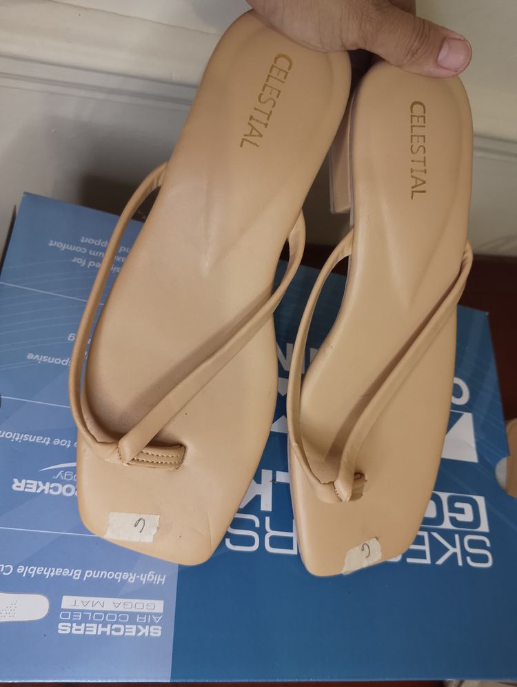Celestial Beige Thong Sandals imagen 2