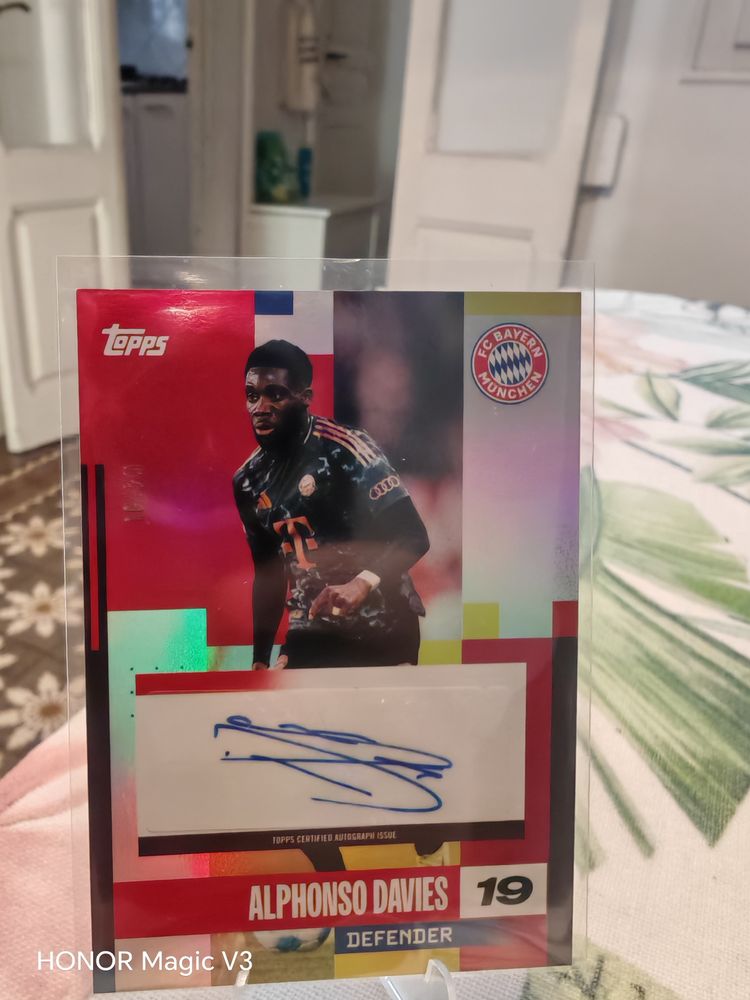Topps Alphonso Davies Autograph Card