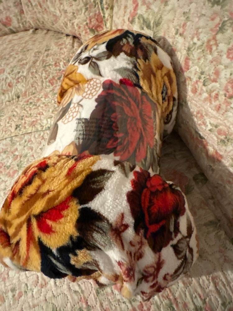 Floral Patterned Blanket\throws image 1