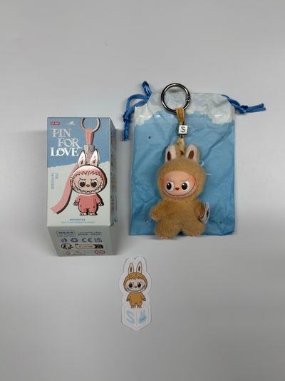 Labubu Pin Forn Love (Ship)