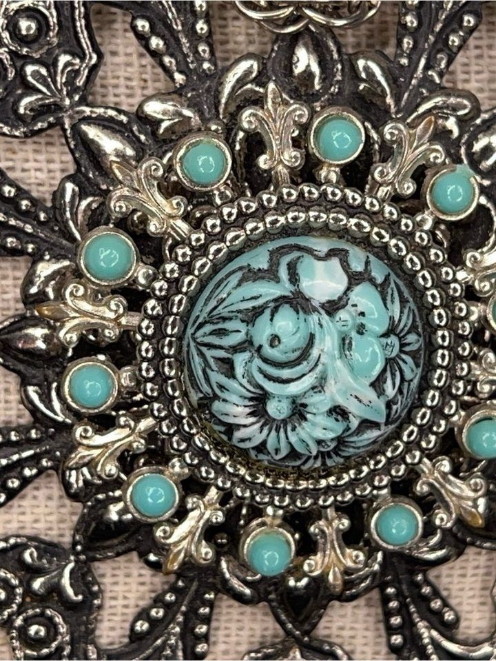 Silver-Tone Pendant Necklace With Turquoise Floral Centerpiece image 2