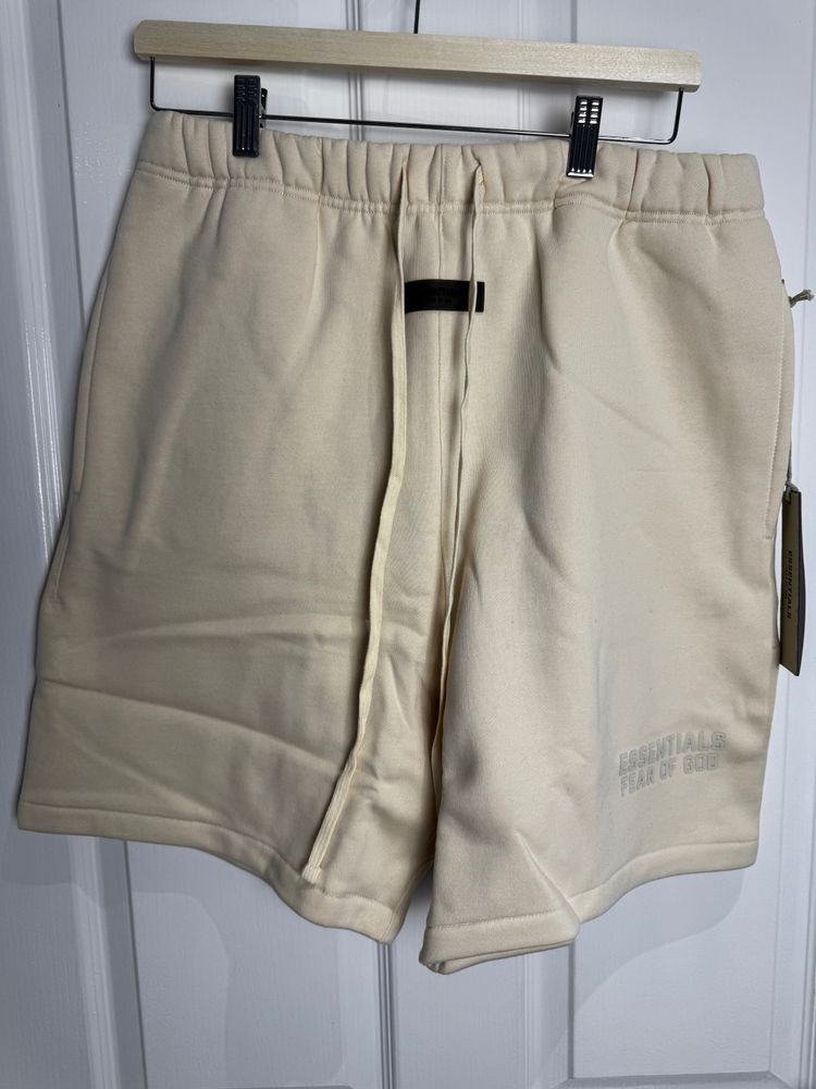 ESSENTIALS FOG - Eggshell Shorts