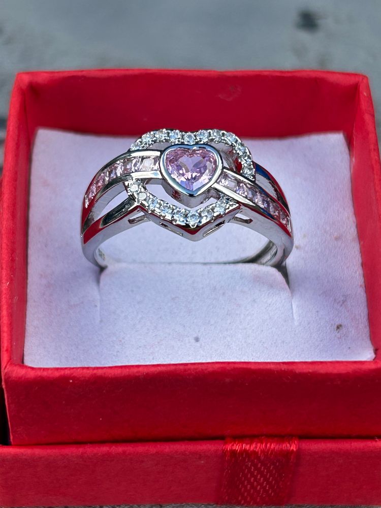 Immagine di Silver Ring With Pink Heart-Shaped Gemstone And Clear Stones 6