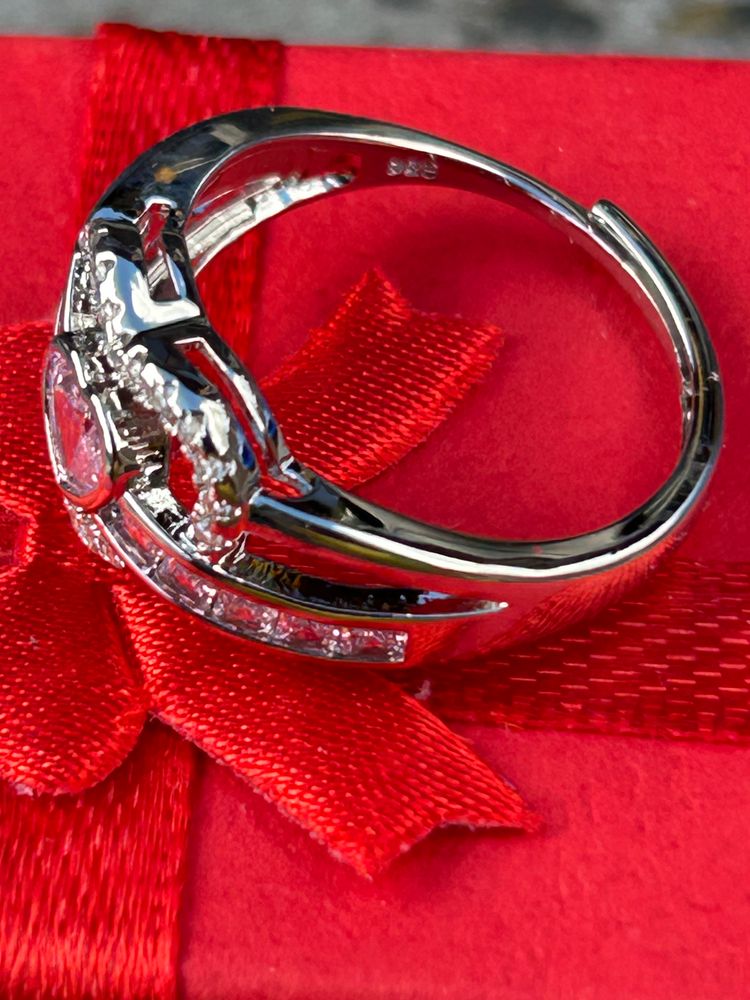 Immagine di Silver Ring With Pink Heart-Shaped Gemstone And Clear Stones 7