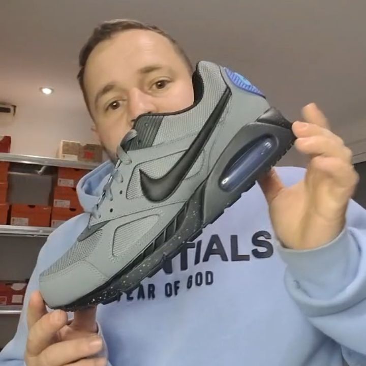Nike Nike Air Max  Ivo Size uk8  product image
