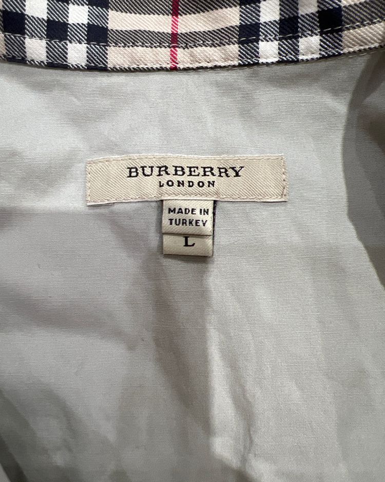 gossip girl drop | medium grey burberry  shirt image 3