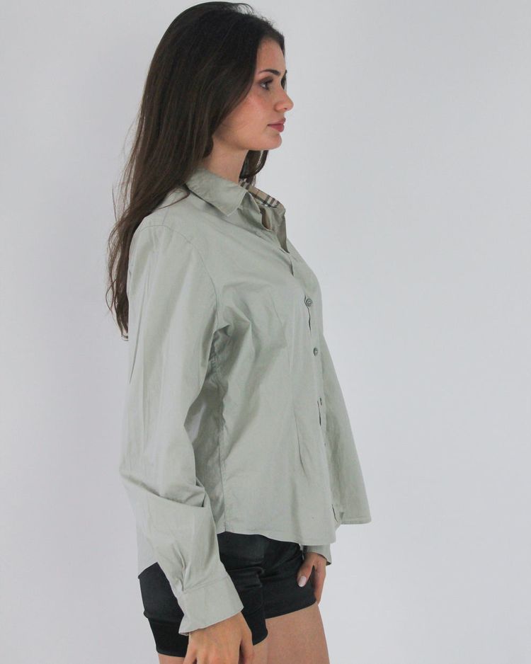 gossip girl drop | medium grey burberry  shirt image 2