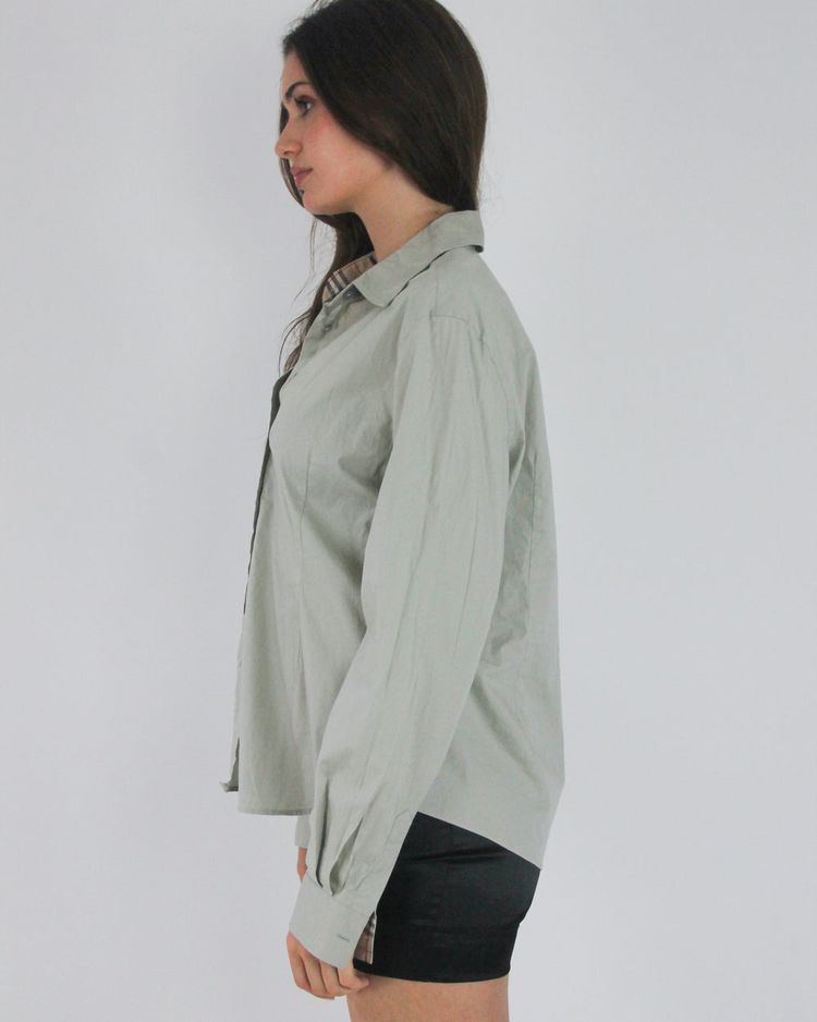 gossip girl drop | medium grey burberry  shirt image 4
