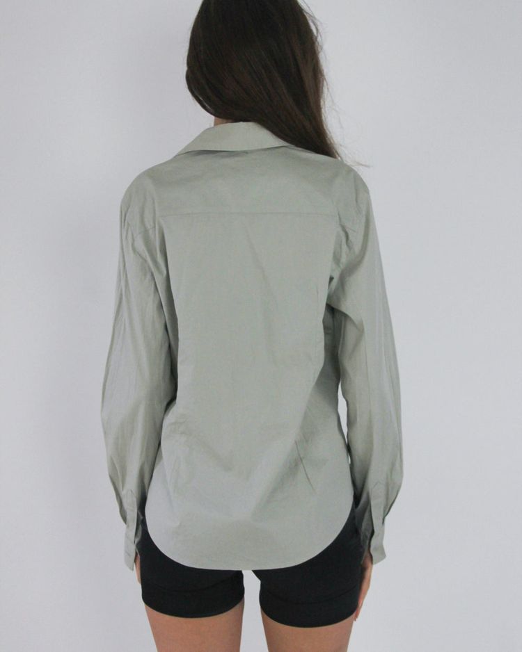 gossip girl drop | medium grey burberry  shirt image 5